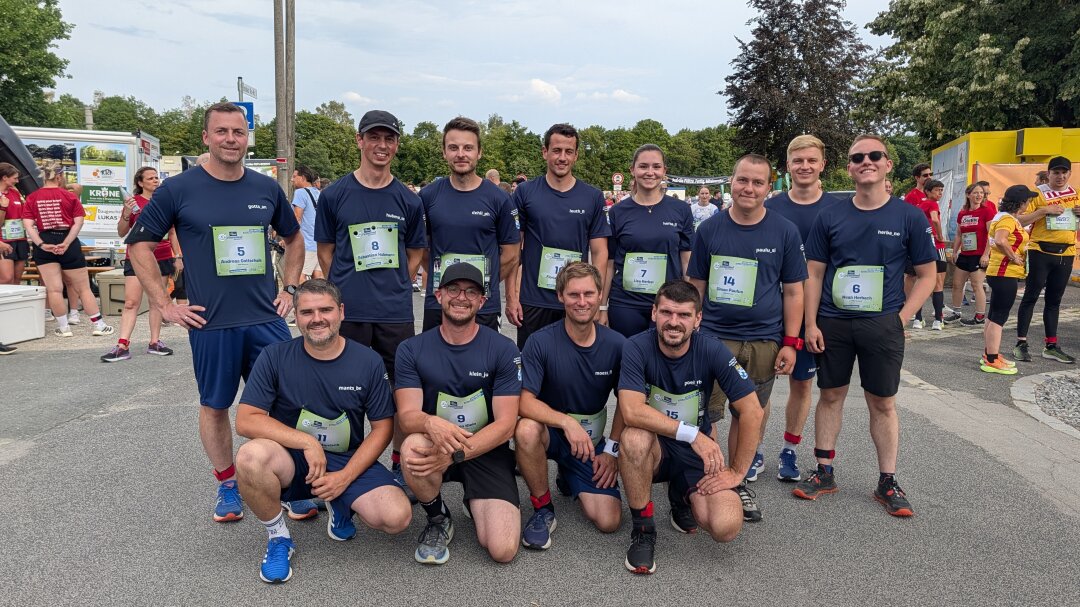Gruppenbild der Belegschaft des ADBV Neumarkt beim Neumarkter Firmenlauf 2026